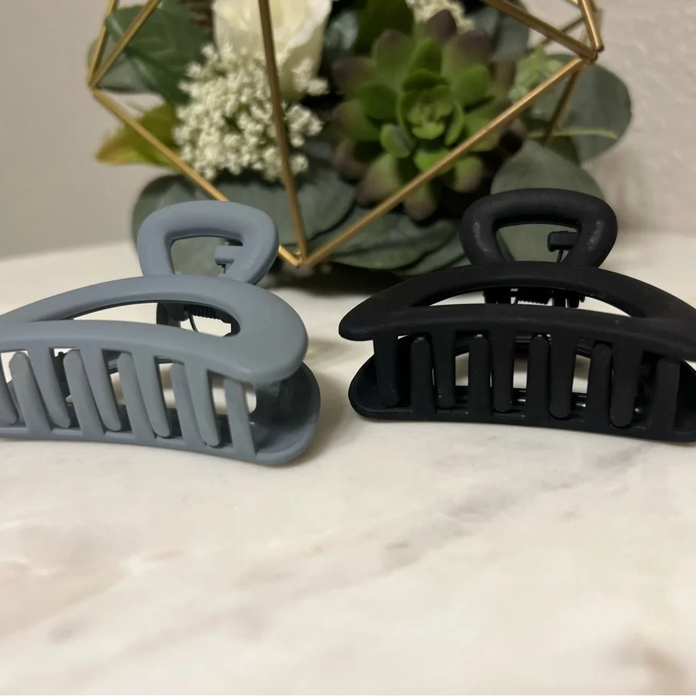 🍁 2 for $20 NEW plastic claw clips - Picture 3 of 3